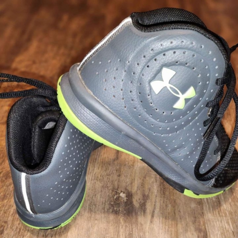 Boys shoes